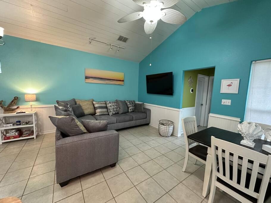 Barefoot Bungalow - Pet Friendly- 2 Bdrm Townhome 코퍼스크리스티 외부 사진
