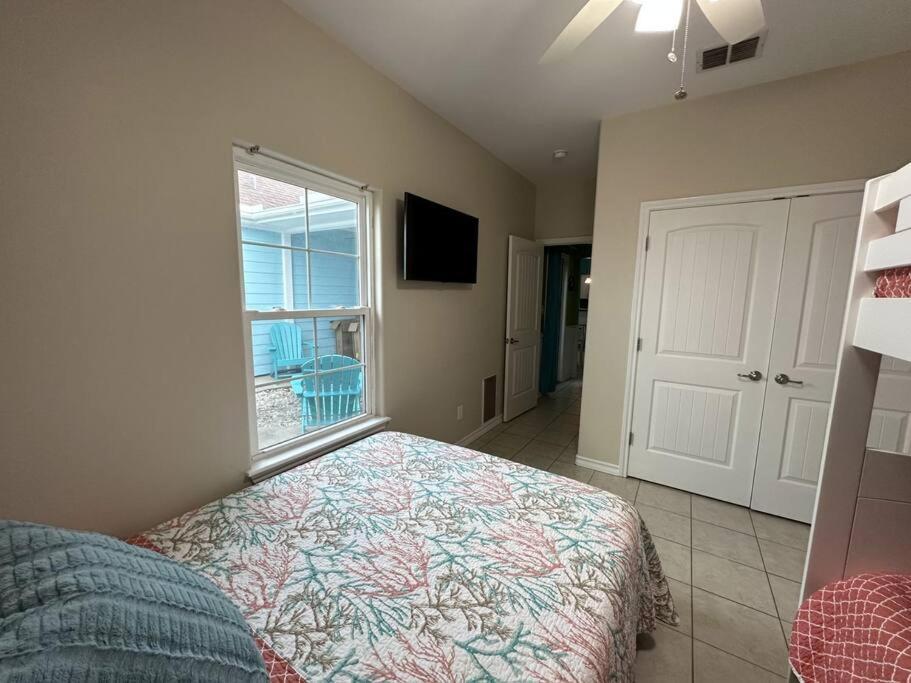 Barefoot Bungalow - Pet Friendly- 2 Bdrm Townhome 코퍼스크리스티 외부 사진