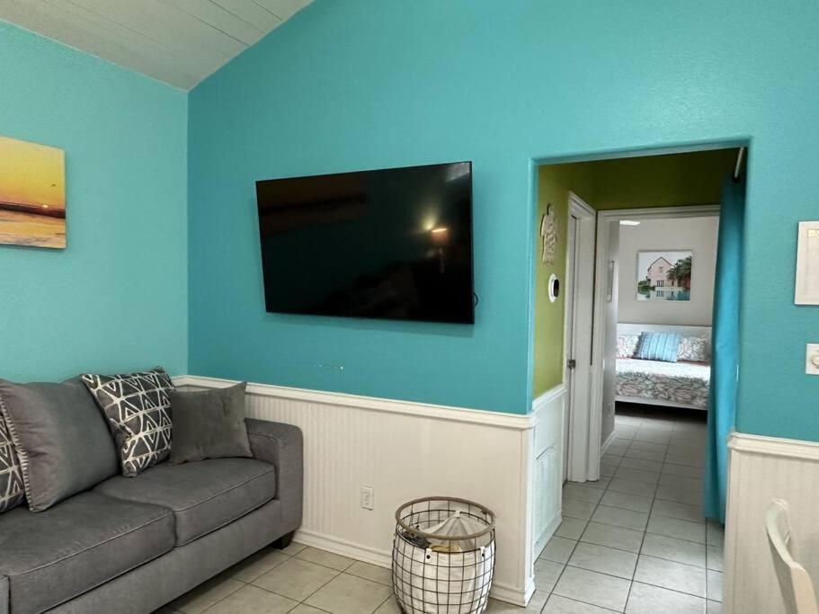 Barefoot Bungalow - Pet Friendly- 2 Bdrm Townhome 코퍼스크리스티 외부 사진